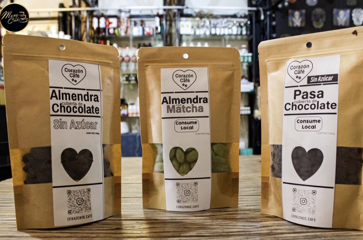 Snacks de frutos y chocolate